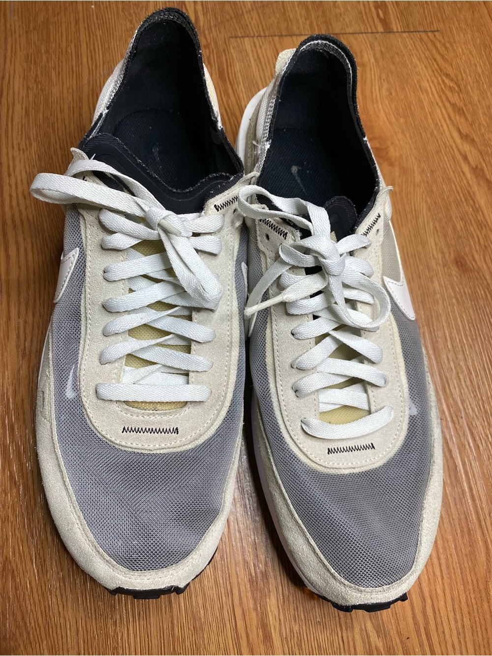 Nike Men's Gray and White Retro Runner Sneakers